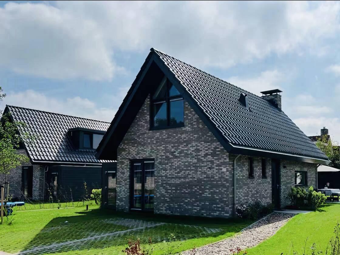 Het huis met oprit en twee eigen parkeerplaatsen