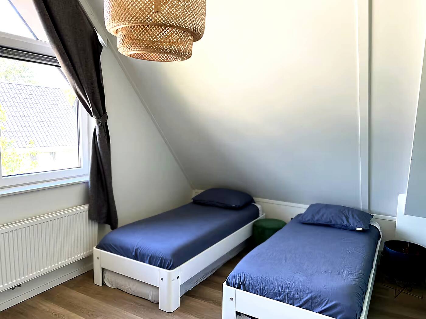Slaapkamer boven met twee losse bedden