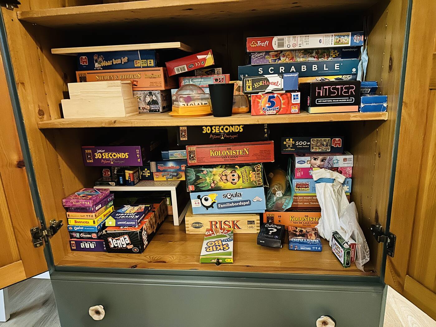 Kast vol gezelschapsspellen