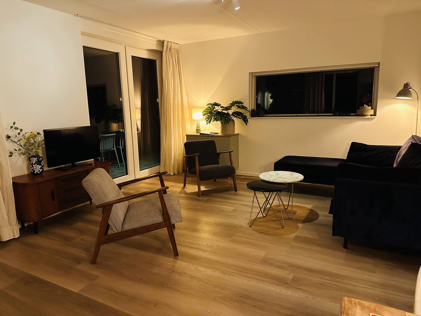 Zithoek met bank en loungestoel